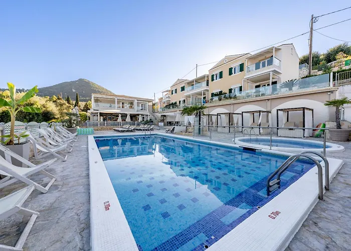 Loulass Village 3*
